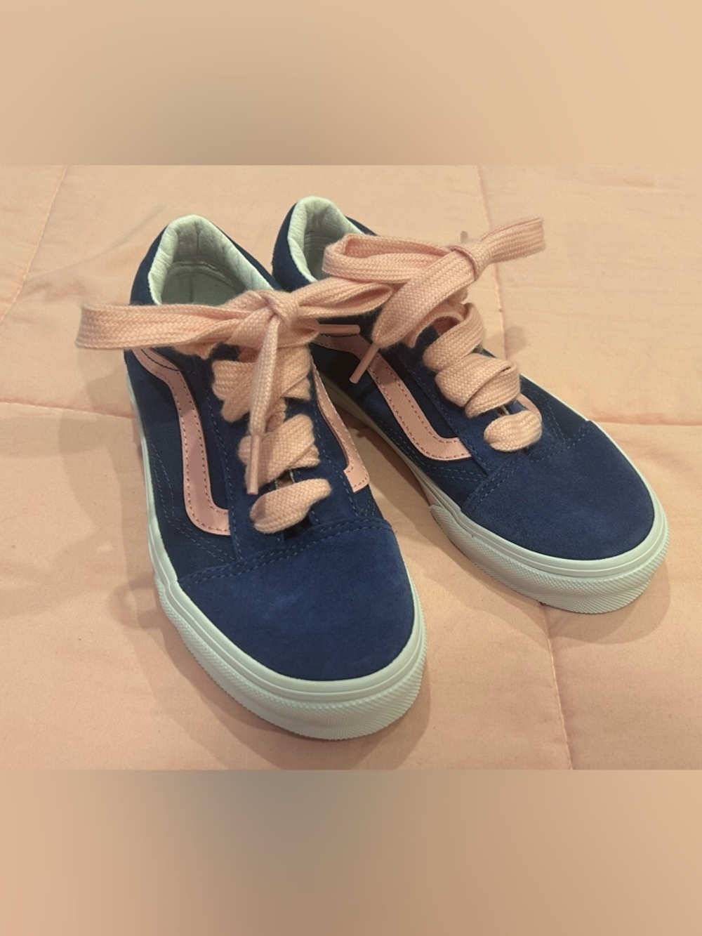 NWOT Vans Old Skool Lace-Up Kids Suede Sneakers